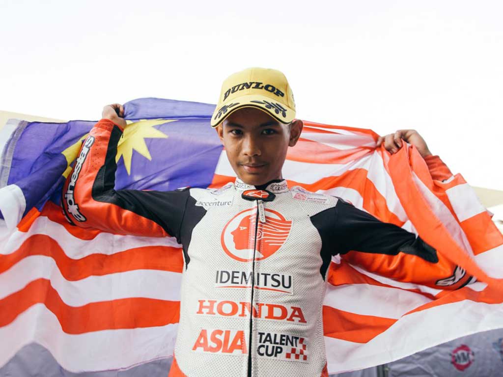 moto3b.jpg moto3b.jpg